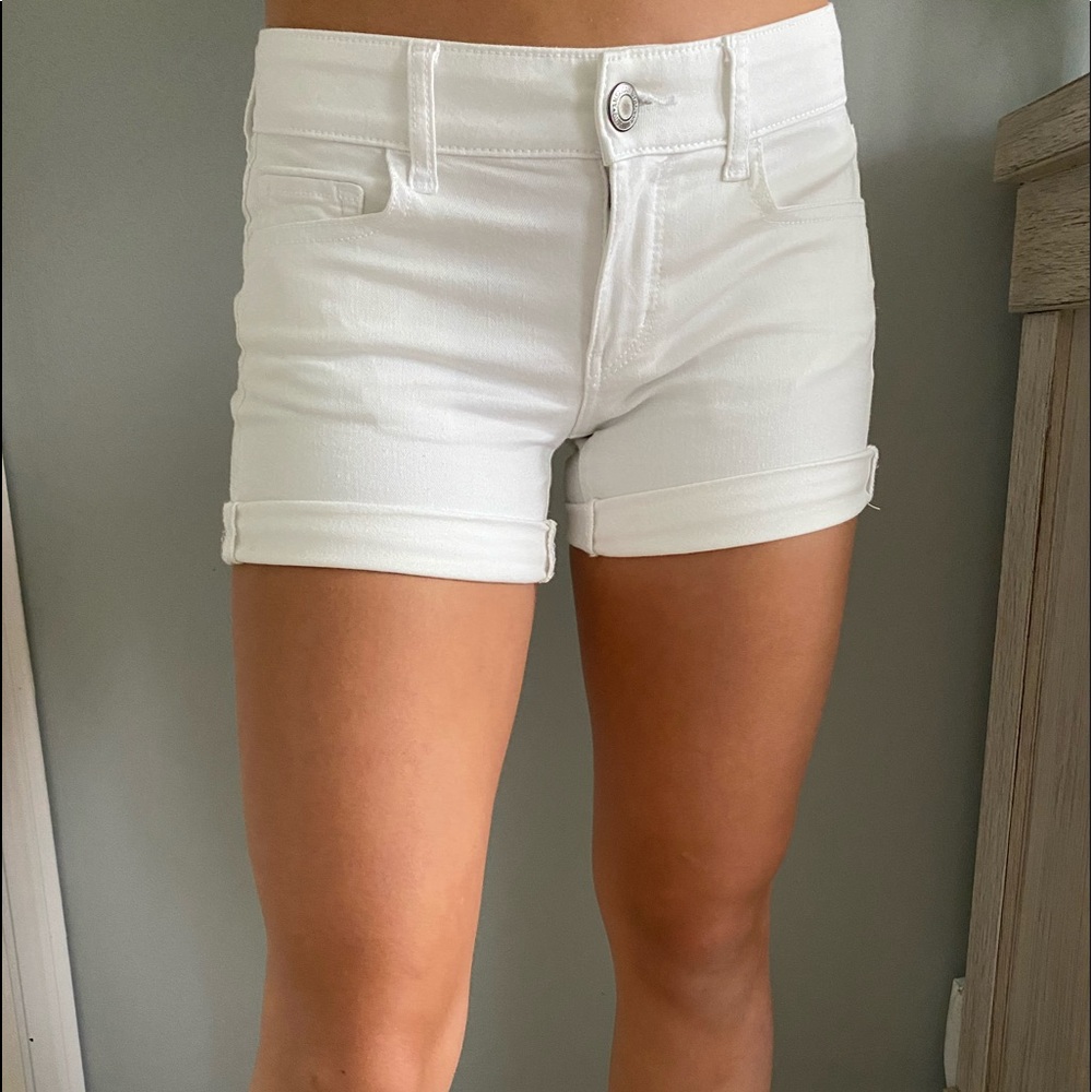 American Eagle White Super Stretch Shorts!